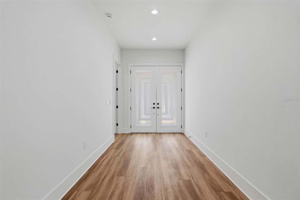 Photo of 2914 W Walnut Street, Tampa, FL 33607 (MLS # TB8538946)