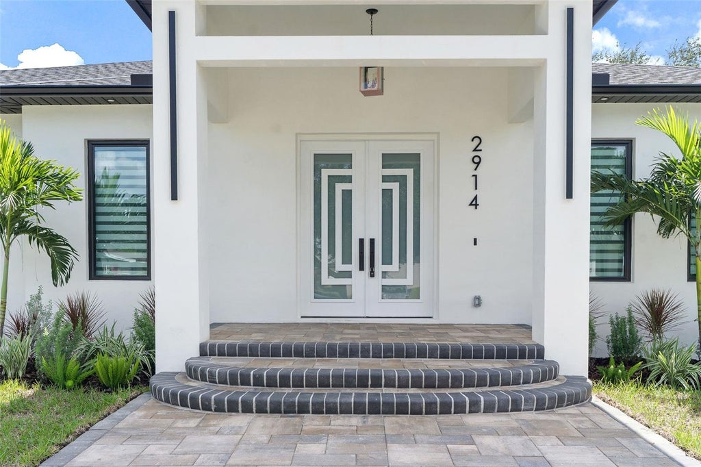 Photo of 2914 W Walnut Street, Tampa, FL 33607 (MLS # TB8538946)