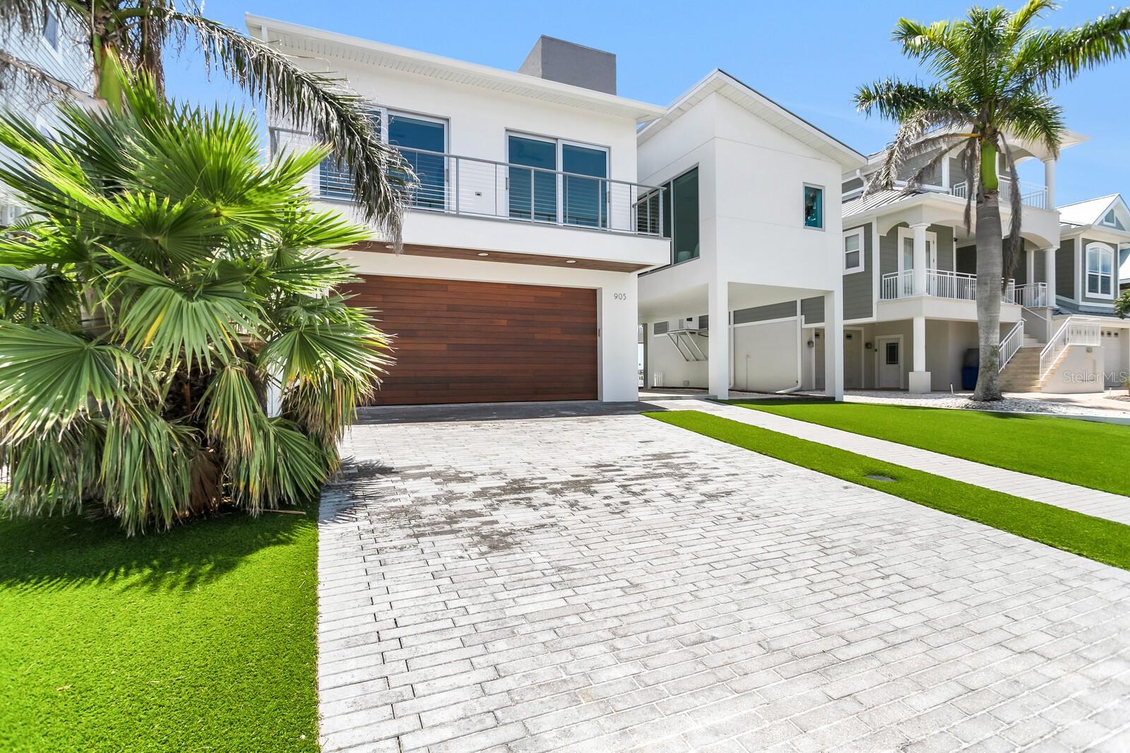 905 BAY POINT DRIVE