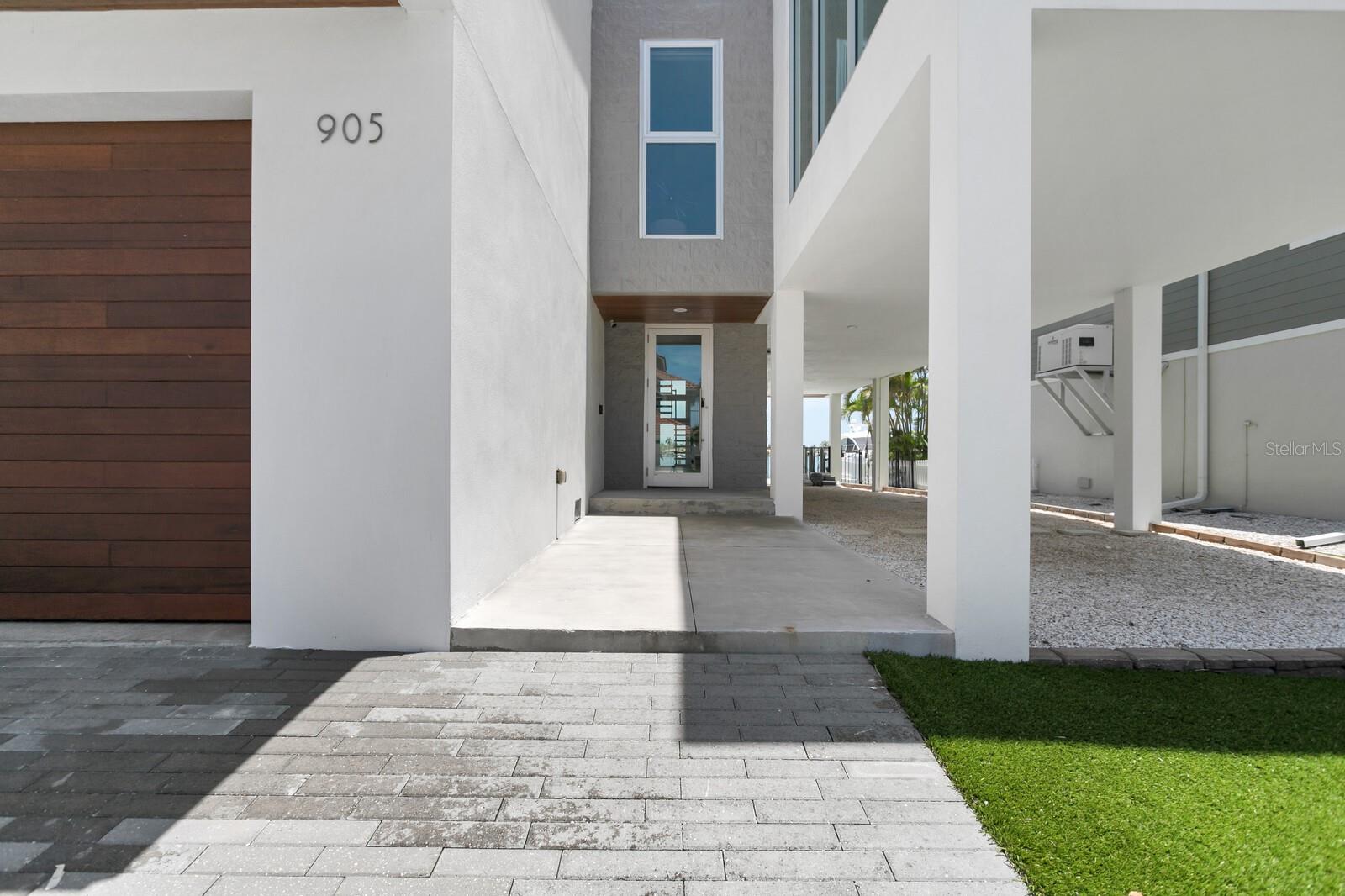 905 BAY POINT DRIVE
