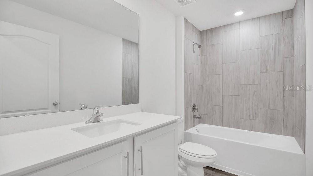 COLINA DEL LAGO - Residential