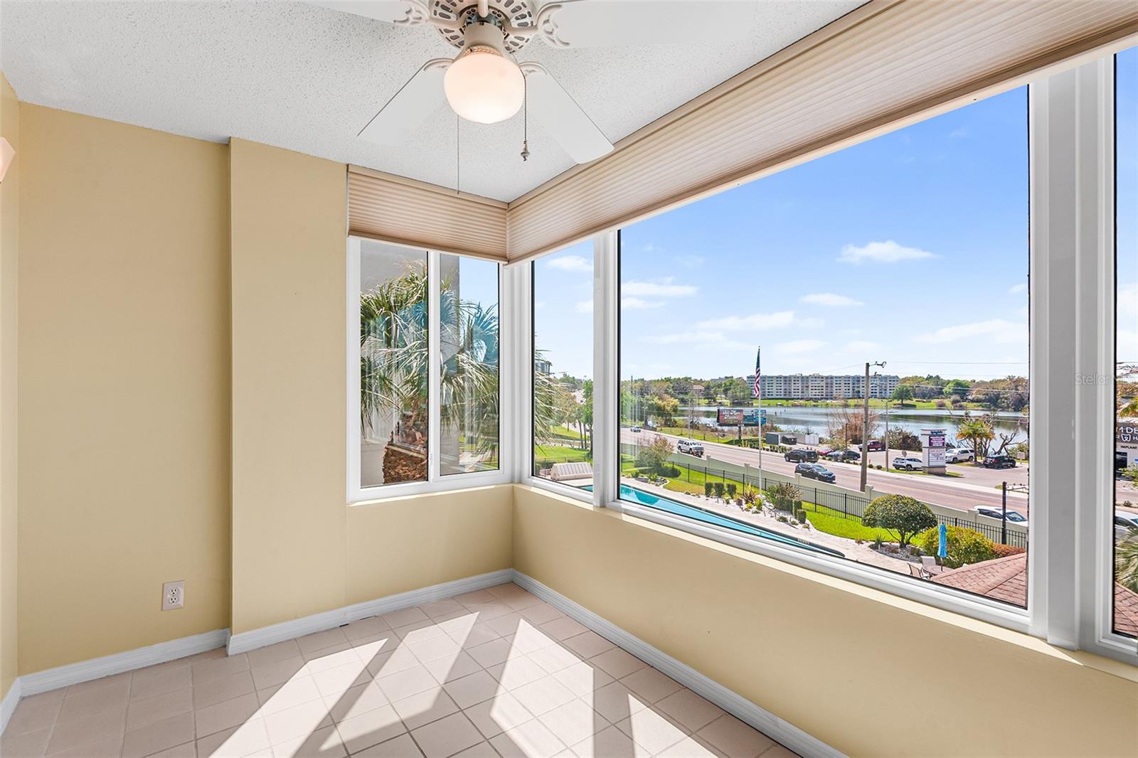 LAKERIDGE CONDO - Residential