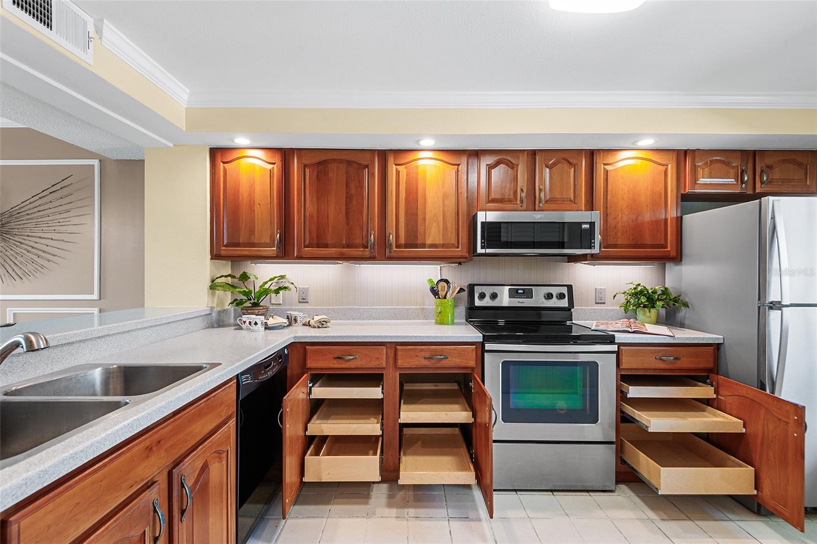 LAKERIDGE CONDO - Residential