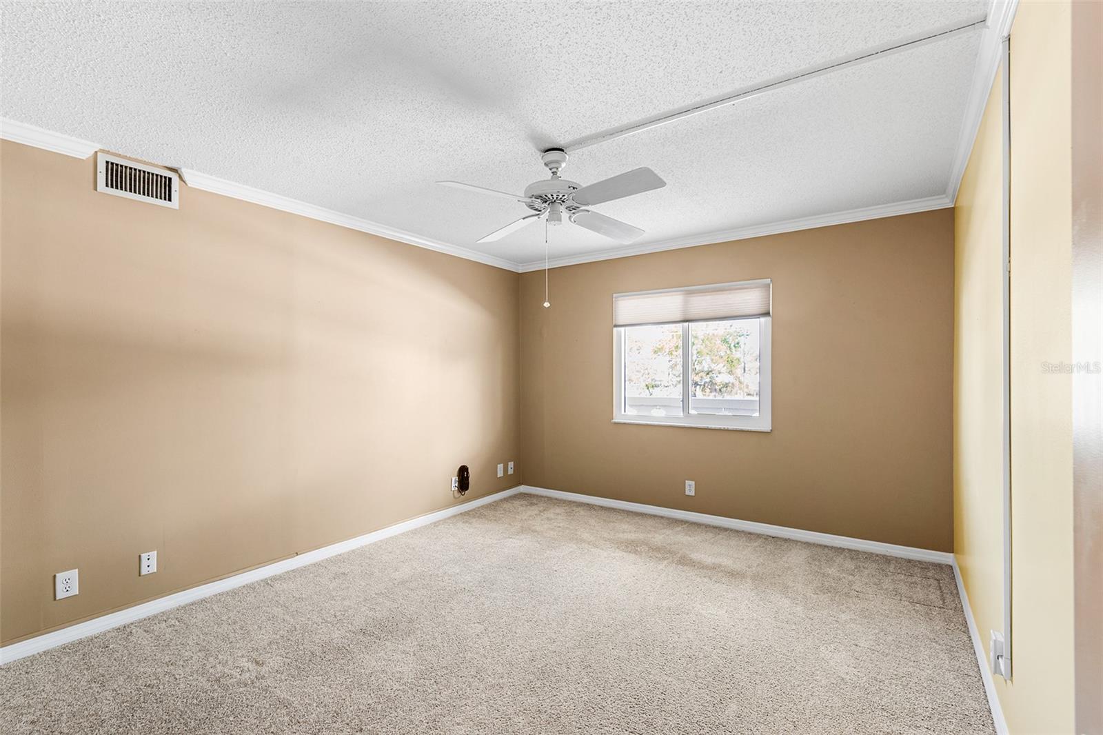 LAKERIDGE CONDO - Residential