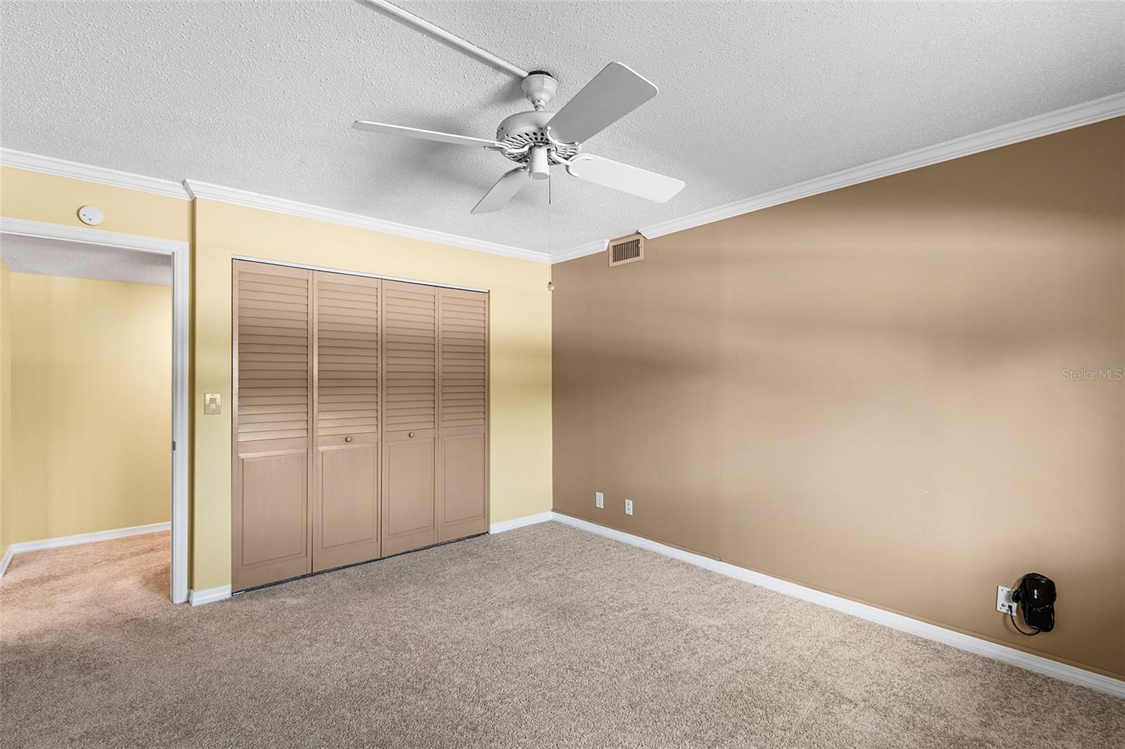 LAKERIDGE CONDO - Residential