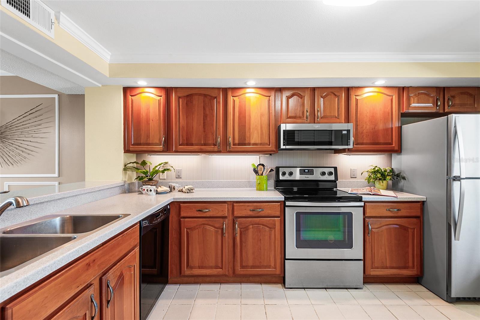 LAKERIDGE CONDO - Residential