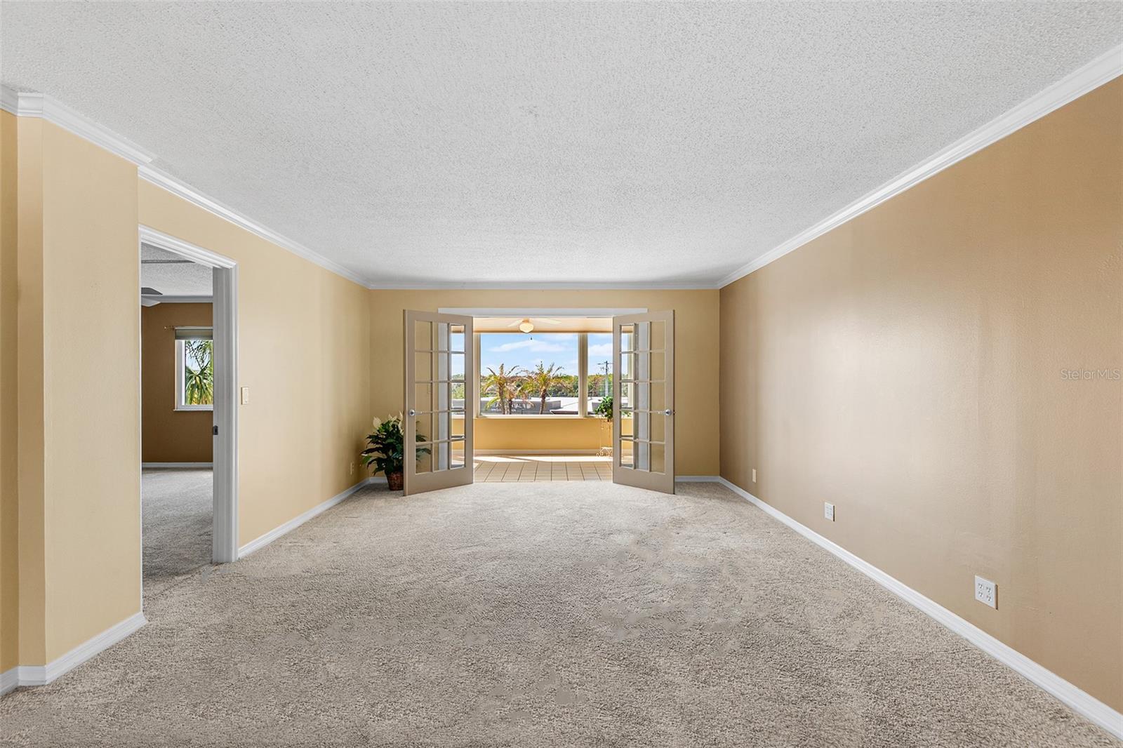 LAKERIDGE CONDO - Residential