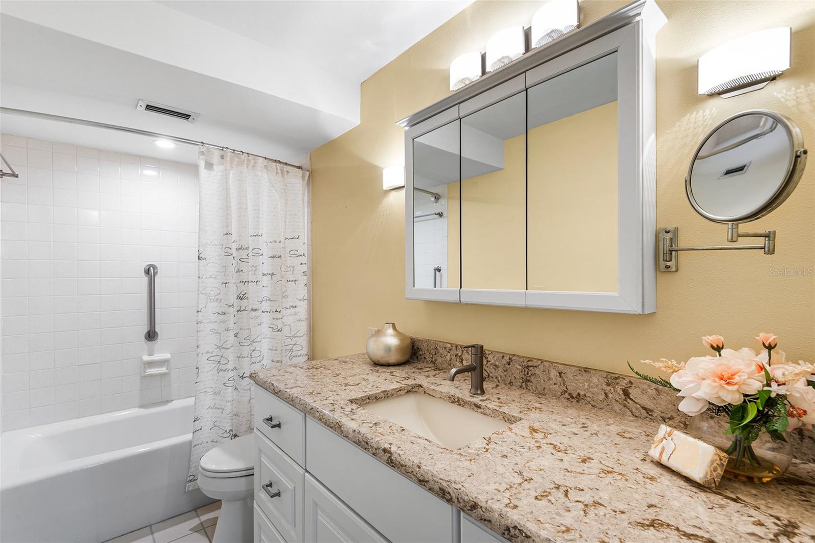 LAKERIDGE CONDO - Residential