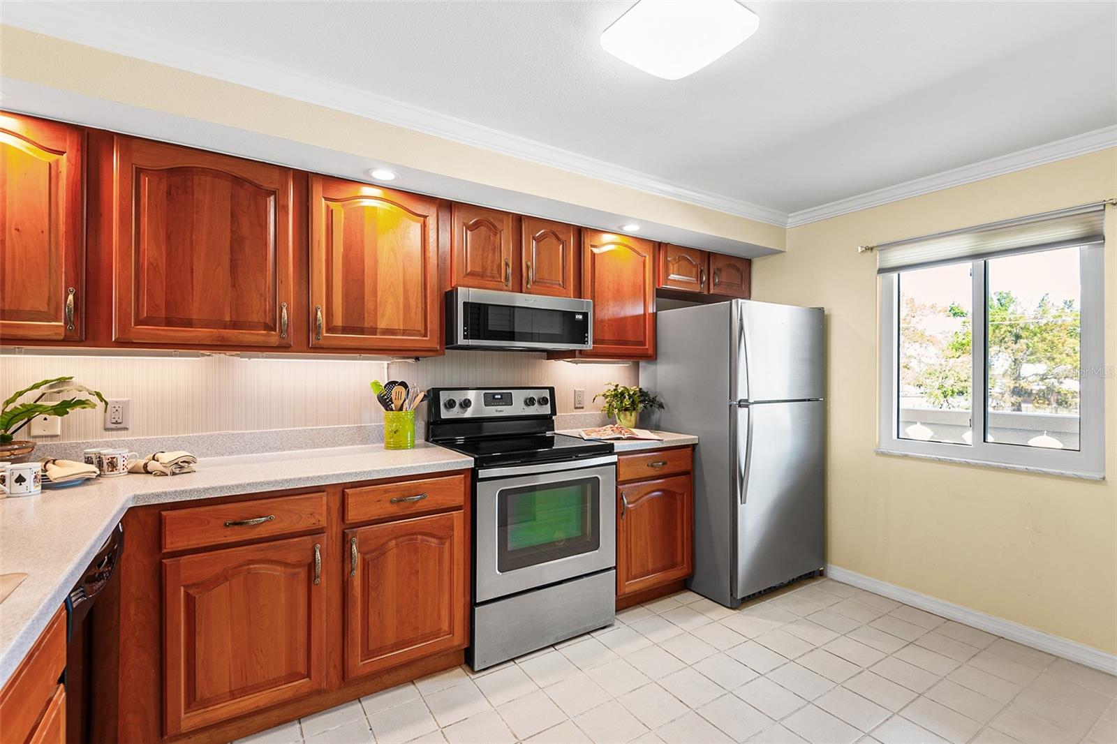 LAKERIDGE CONDO - Residential