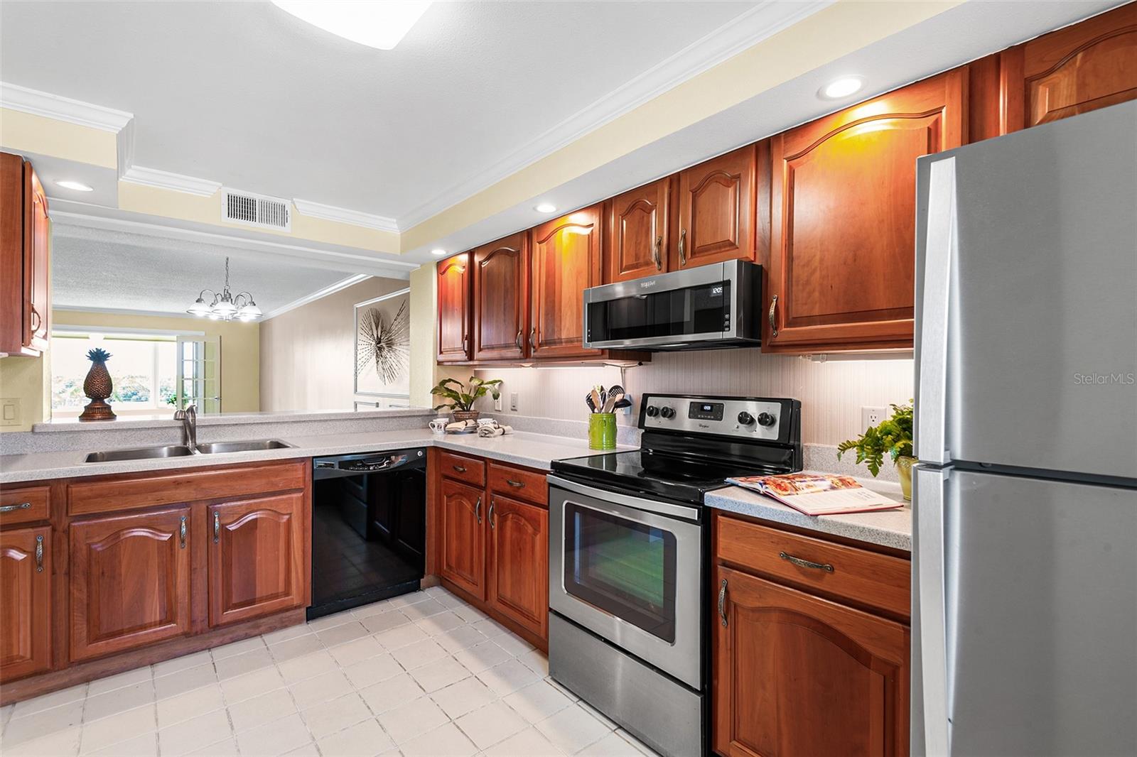 LAKERIDGE CONDO - Residential