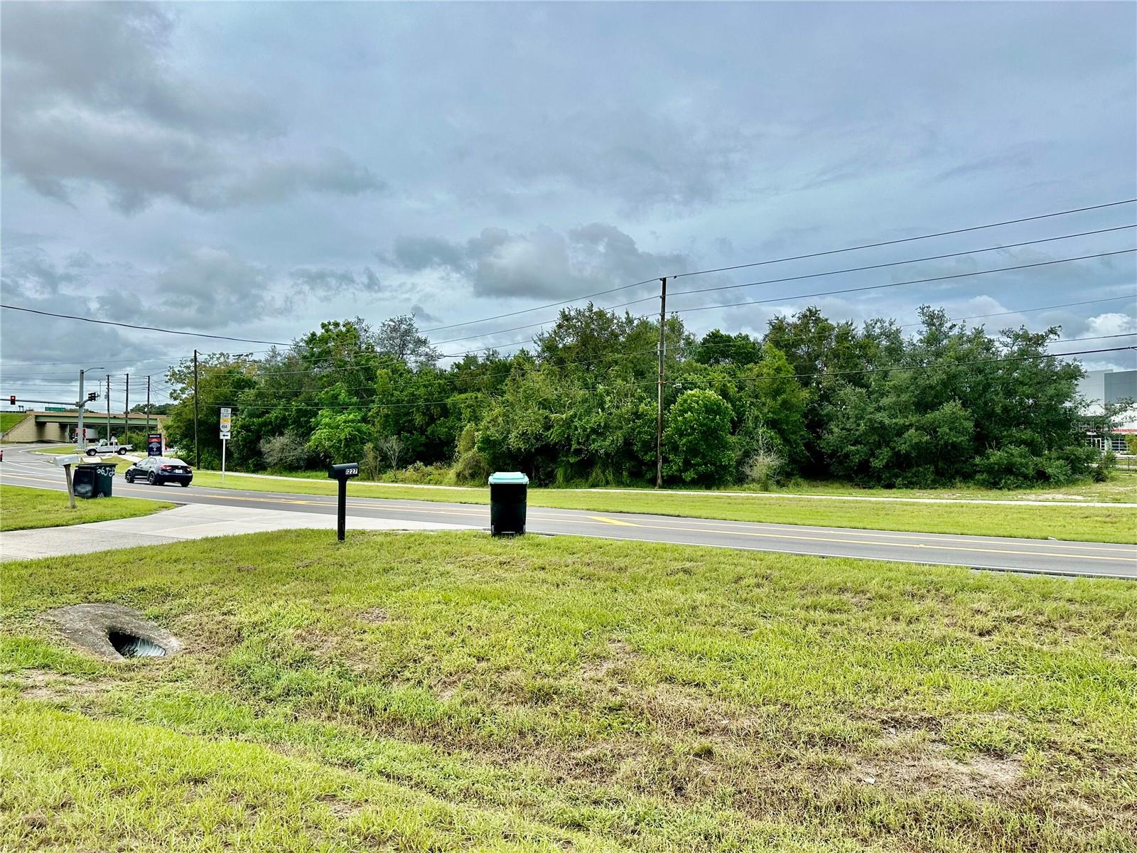 Perfect location for fast food, restaurant and many more opportunity to own a 1.02 acre of land to develop. About one mile away from the AdventHealth Apopka Hospital.
A new turning lane, traffic light and a side walk is completed in front of the property.