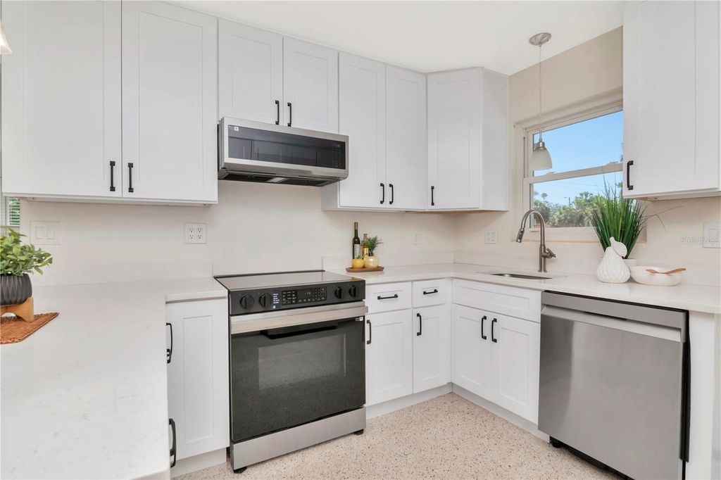 Photo of 27 Park Avenue, Tarpon Springs, FL 34689 (MLS # TB8433293)