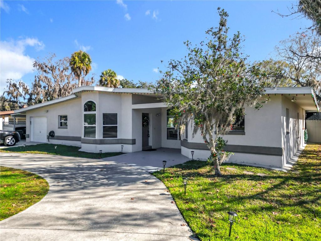 Photo of 421 NW 14th Place, Crystal River, FL 34428 (MLS # TB8461618)