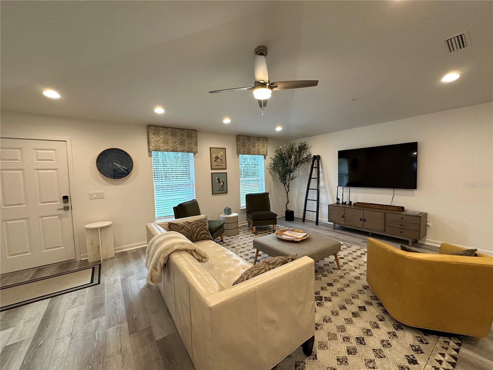 GOLDEN HILLS QUADRAVILLAS - Residential Lease