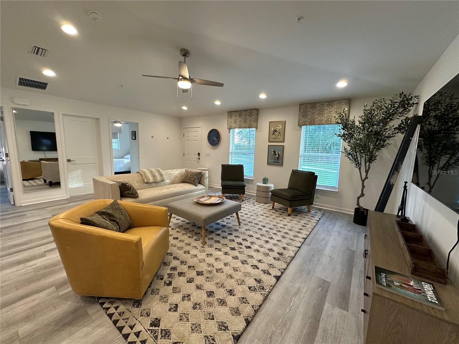 GOLDEN HILLS QUADRAVILLAS - Residential Lease