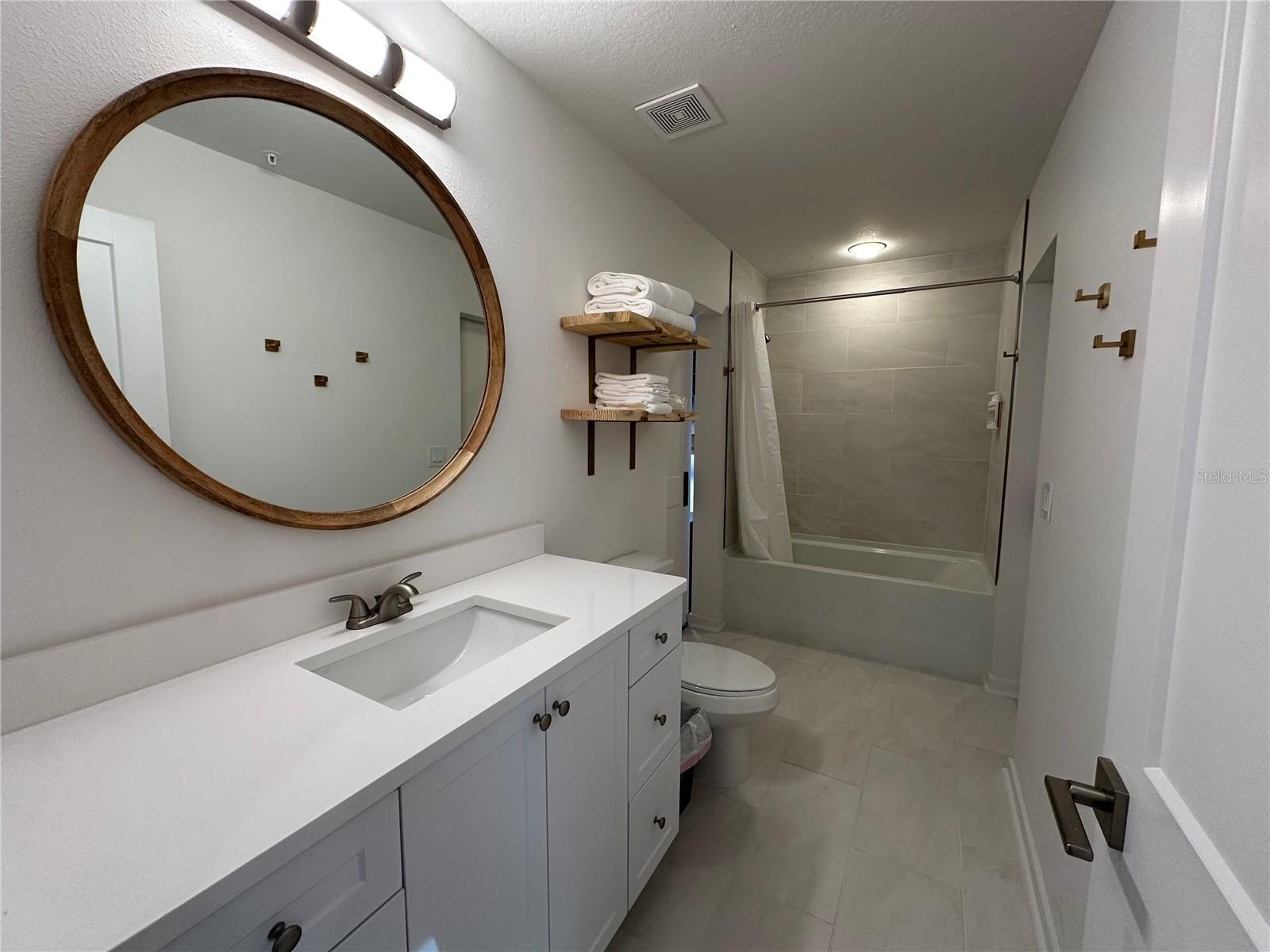 GOLDEN HILLS QUADRAVILLAS - Residential Lease