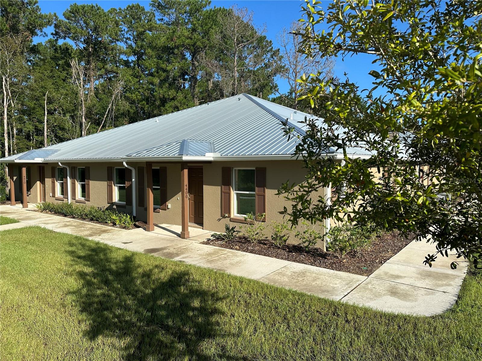 Flexible lease terms available, including short, medium, or long-term options to suit your needs. Details to be discussed with LA.
Welcome to this modern 3-bedroom, 2-bathroom unit nestled in the desirable Crownwood community, just two minutes away from the World Equestrian Center. Built in 2024, this stylish 1,274 sq ft home offers contemporary comfort with high ceilings and sleek finishes throughout.
Enjoy the convenience of nearby amenities, including top restaurants, golf courses, gas stations, and premier equestrian venues such as WEC and HITS Horse Shows. This peaceful, clean, and comfortable quadplex unit is the perfect retreat for those seeking tranquility combined with easy access to the best of Ocala has to provide.