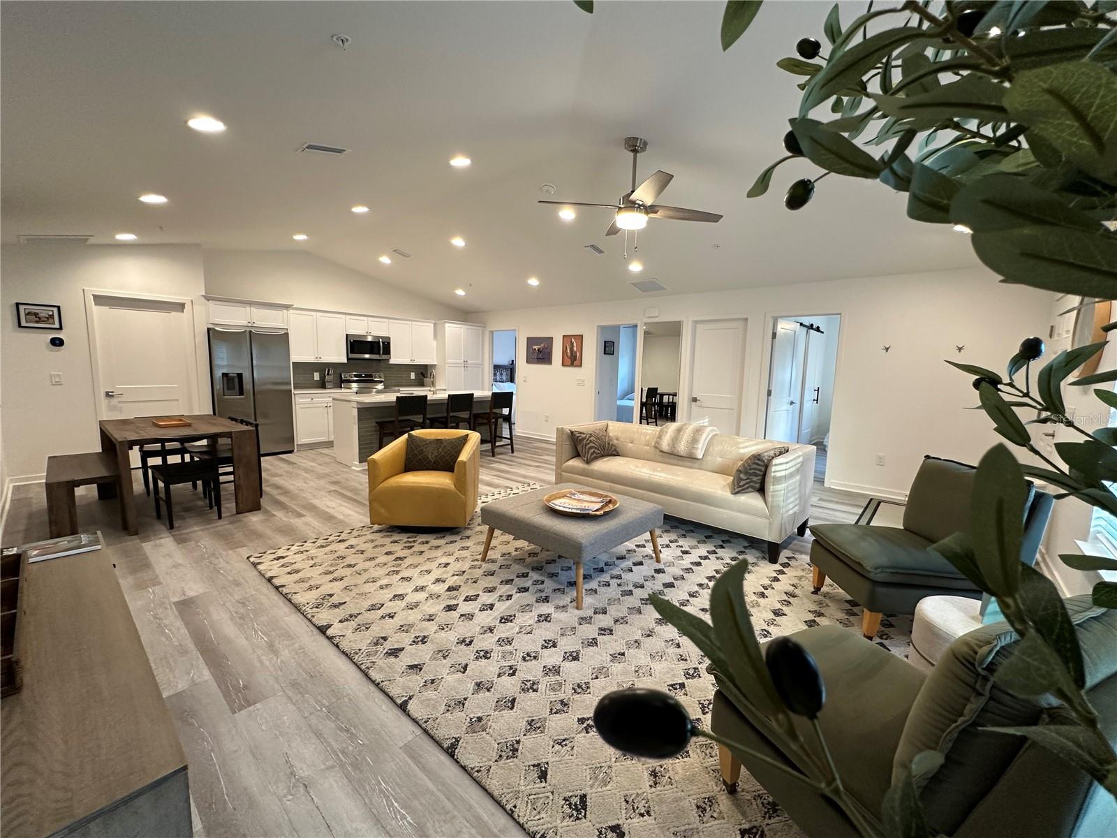 GOLDEN HILLS QUADRAVILLAS - Residential Lease