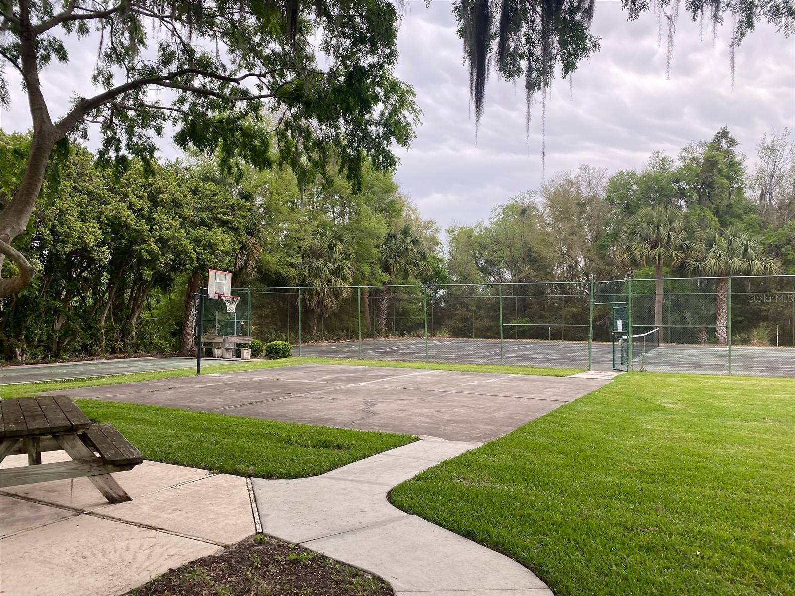 GOLDEN HILLS QUADRAVILLAS - Residential Lease