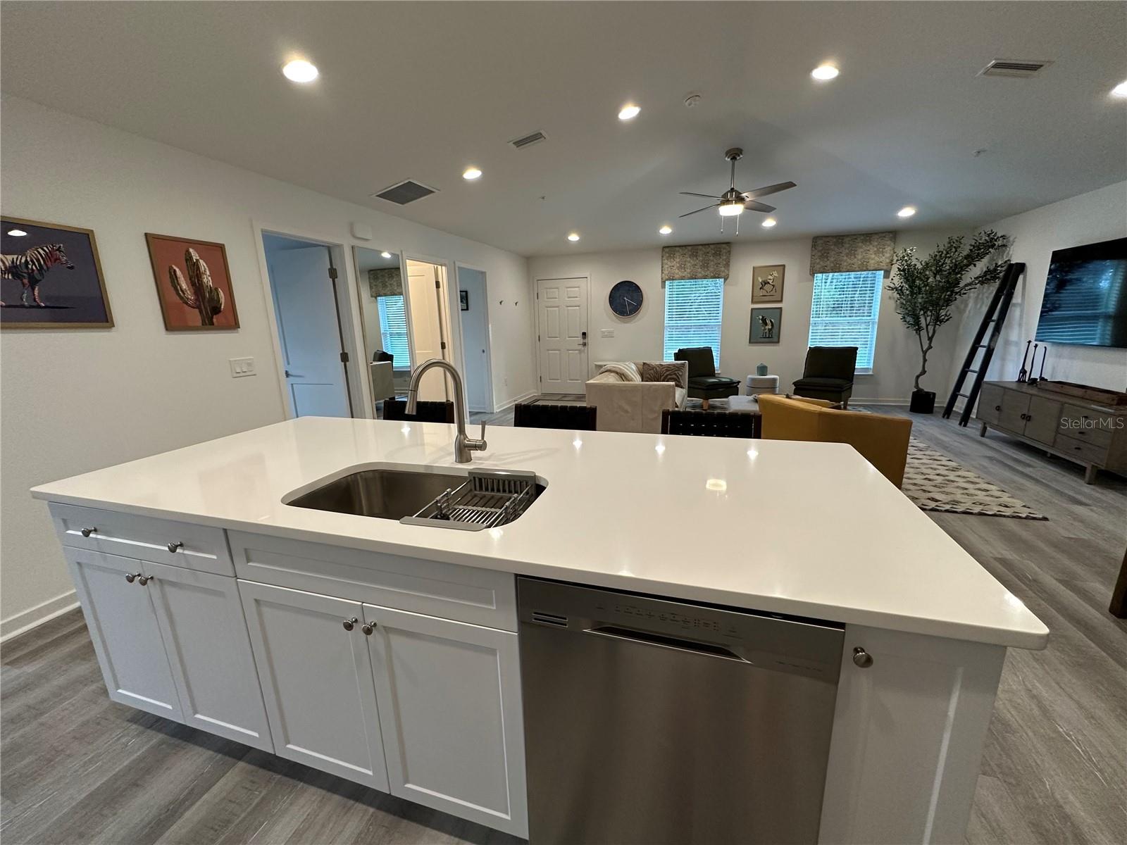 GOLDEN HILLS QUADRAVILLAS - Residential Lease