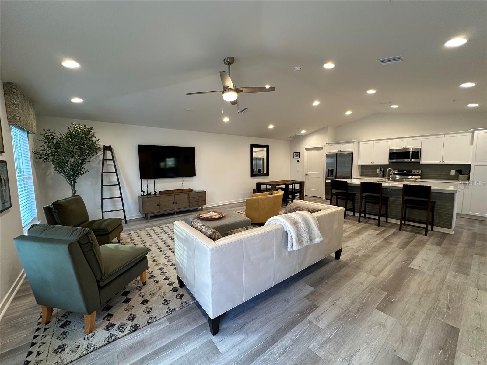 GOLDEN HILLS QUADRAVILLAS - Residential Lease