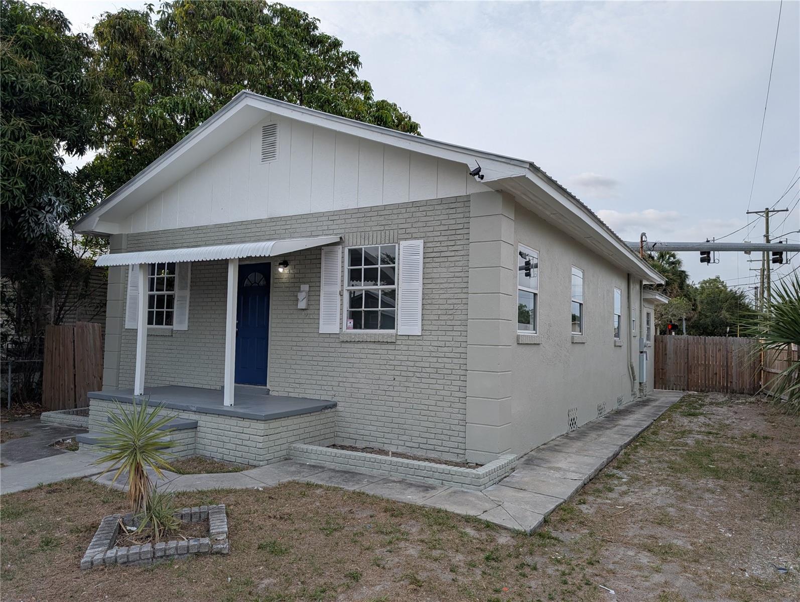 1316 E HOLMES AVENUE