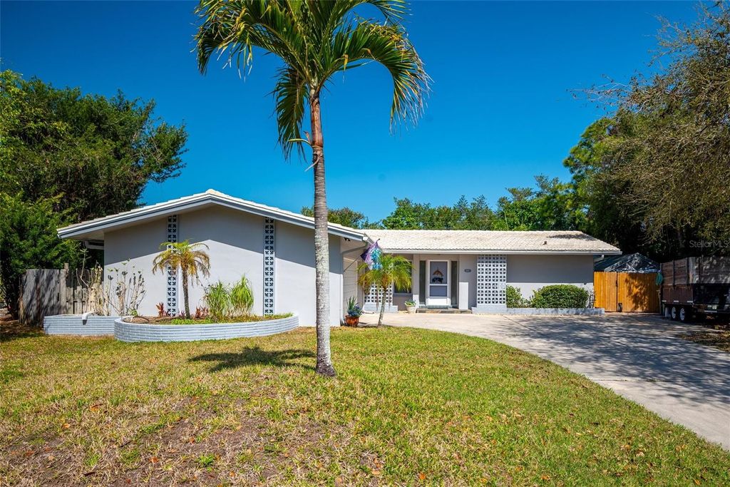 Photo of 14197 Hetrick Circle N, Largo, FL 33774 (MLS # TB8483677)