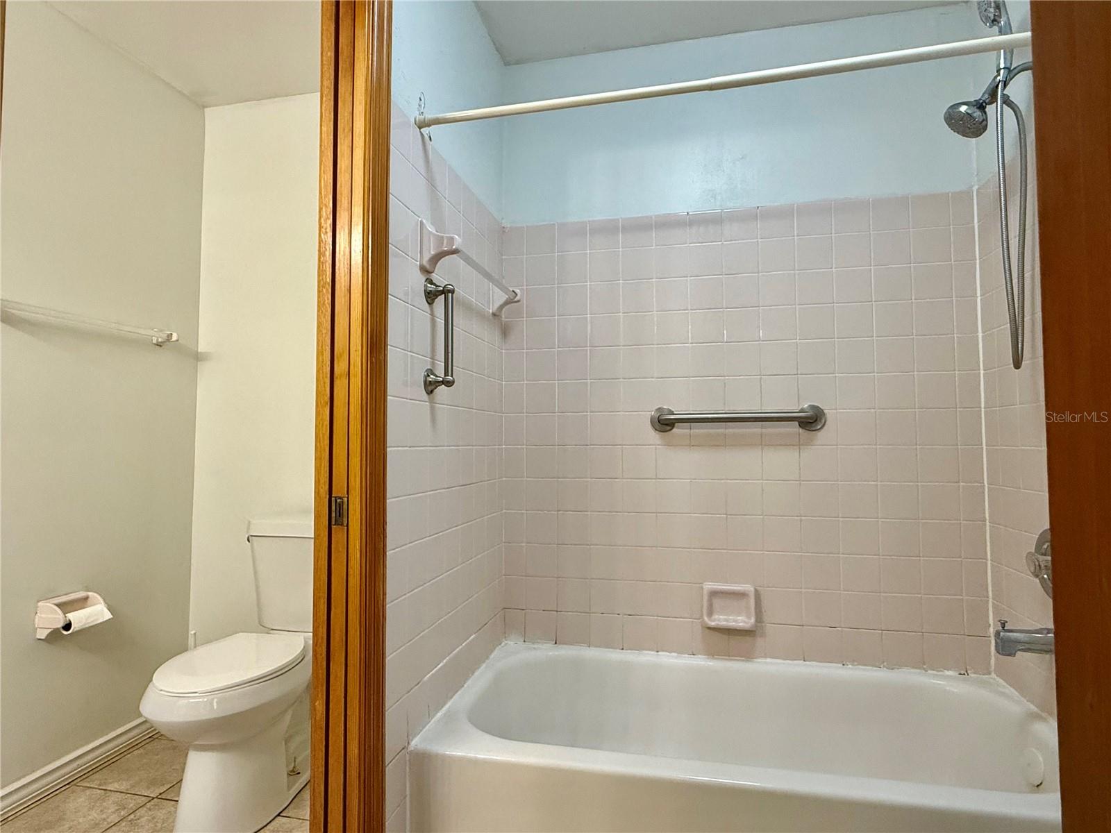 LAKE FOREST CONDO - Residential