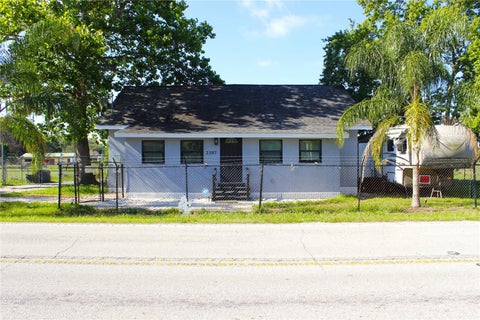 Photo of 2207 Sparkman Road, Plant City, FL 33566 (MLS # TB8523042)
