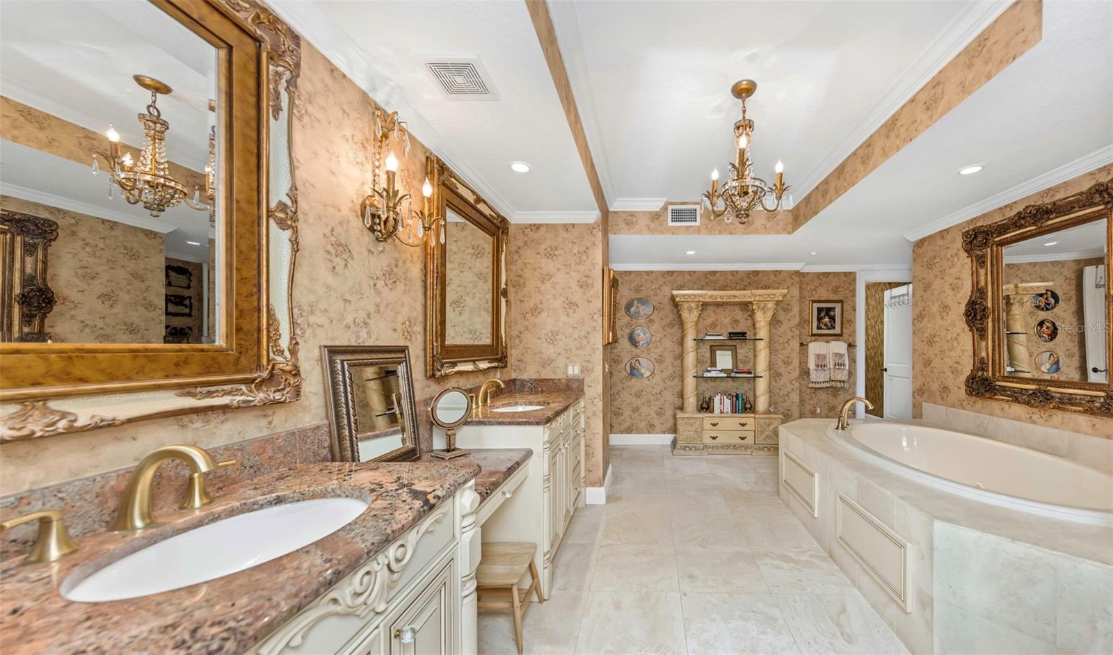 VITTORIA CONDO - Residential