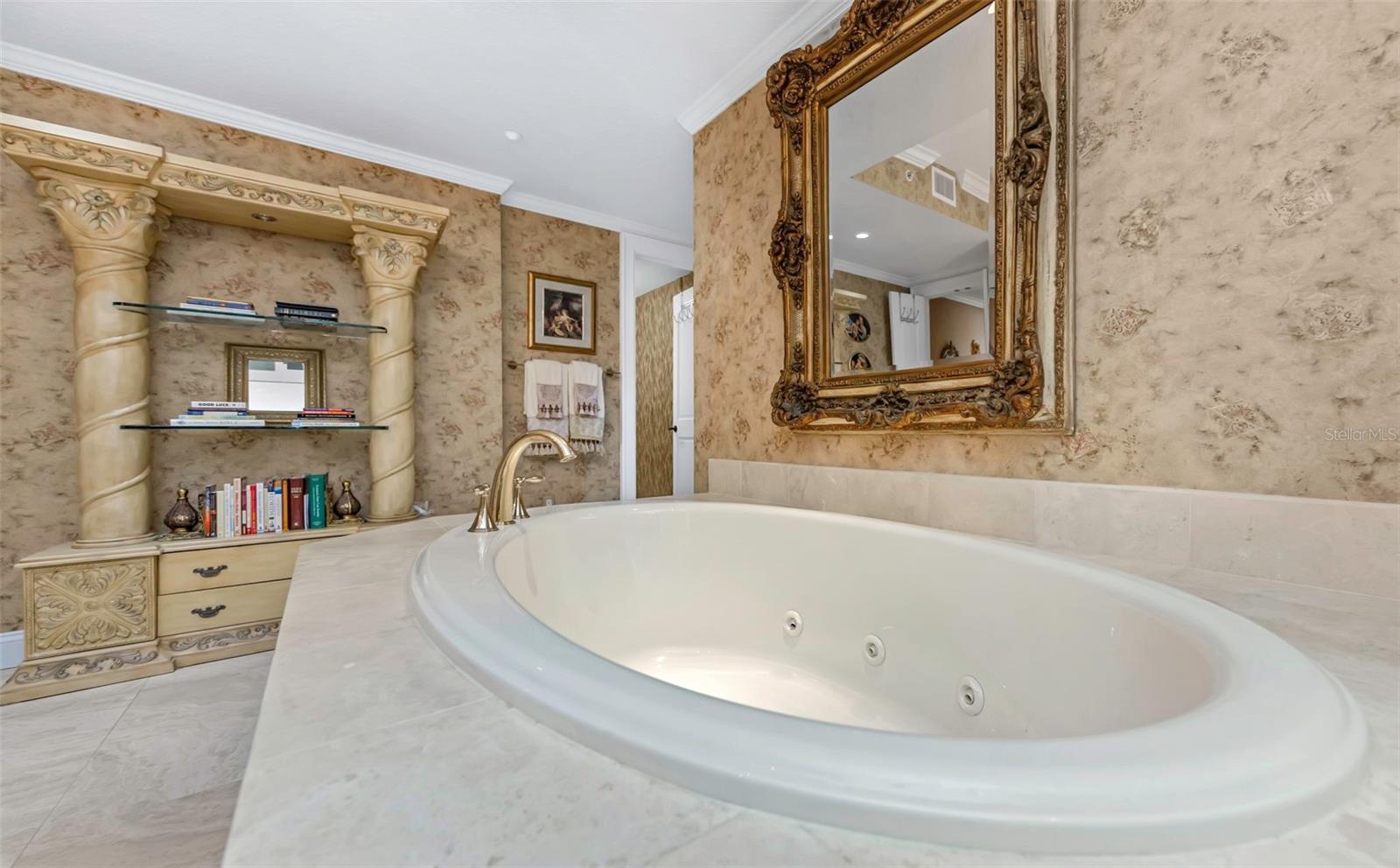 VITTORIA CONDO - Residential