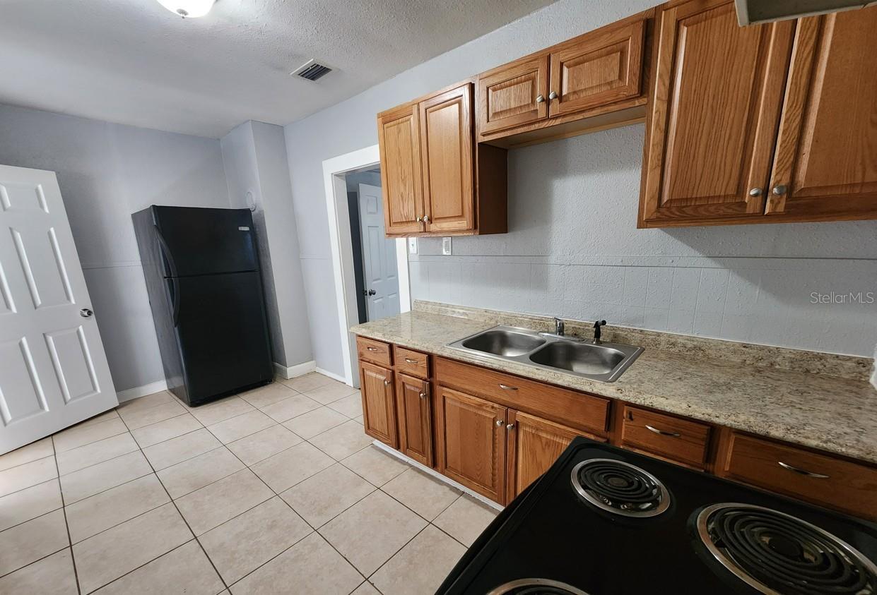 ROYAL TERRACE ADD 01 - Residential Lease