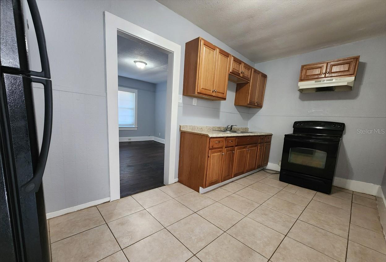 ROYAL TERRACE ADD 01 - Residential Lease