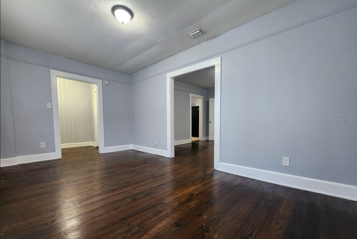 ROYAL TERRACE ADD 01 - Residential Lease