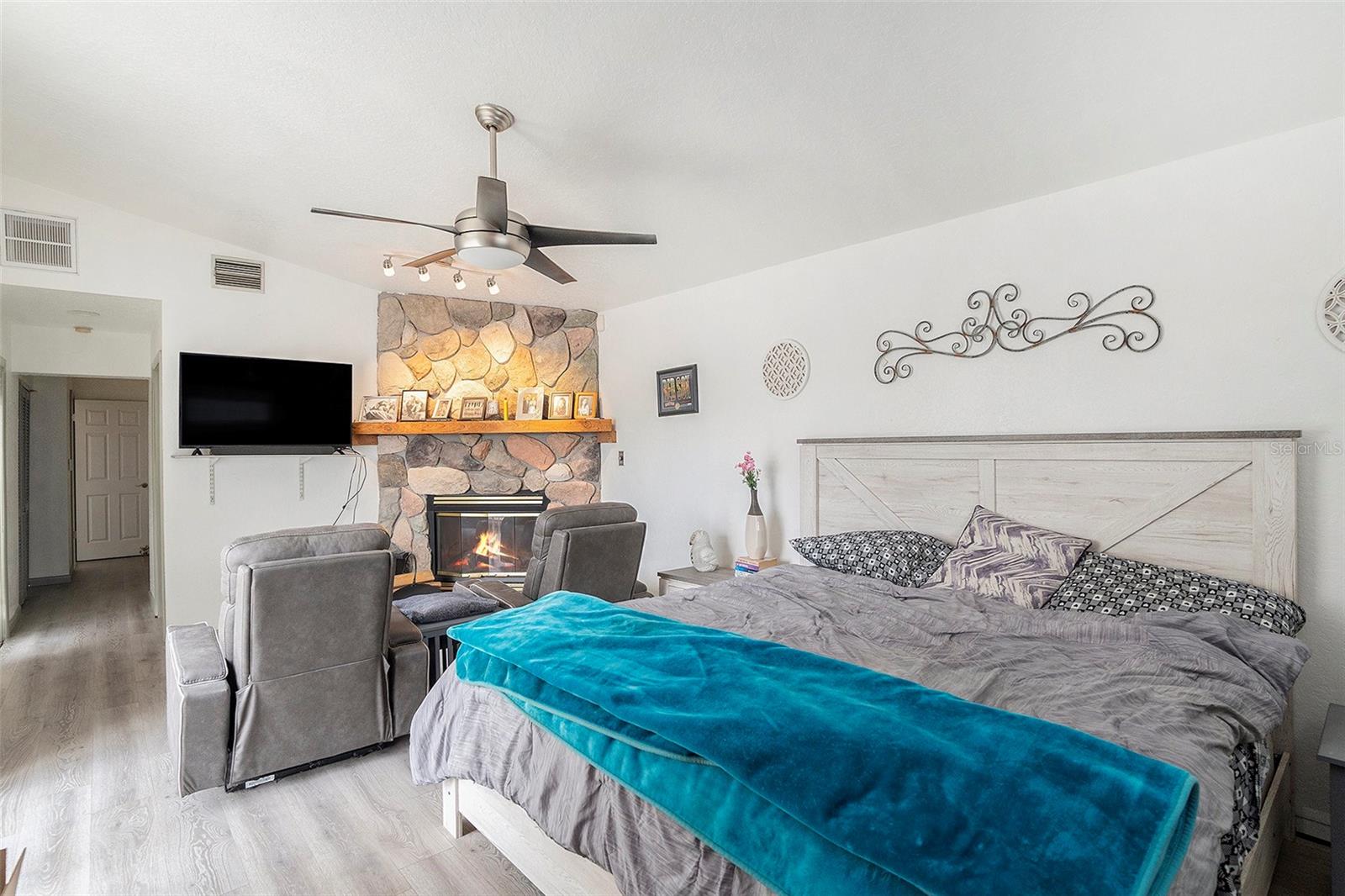 THE LAKES - Residential