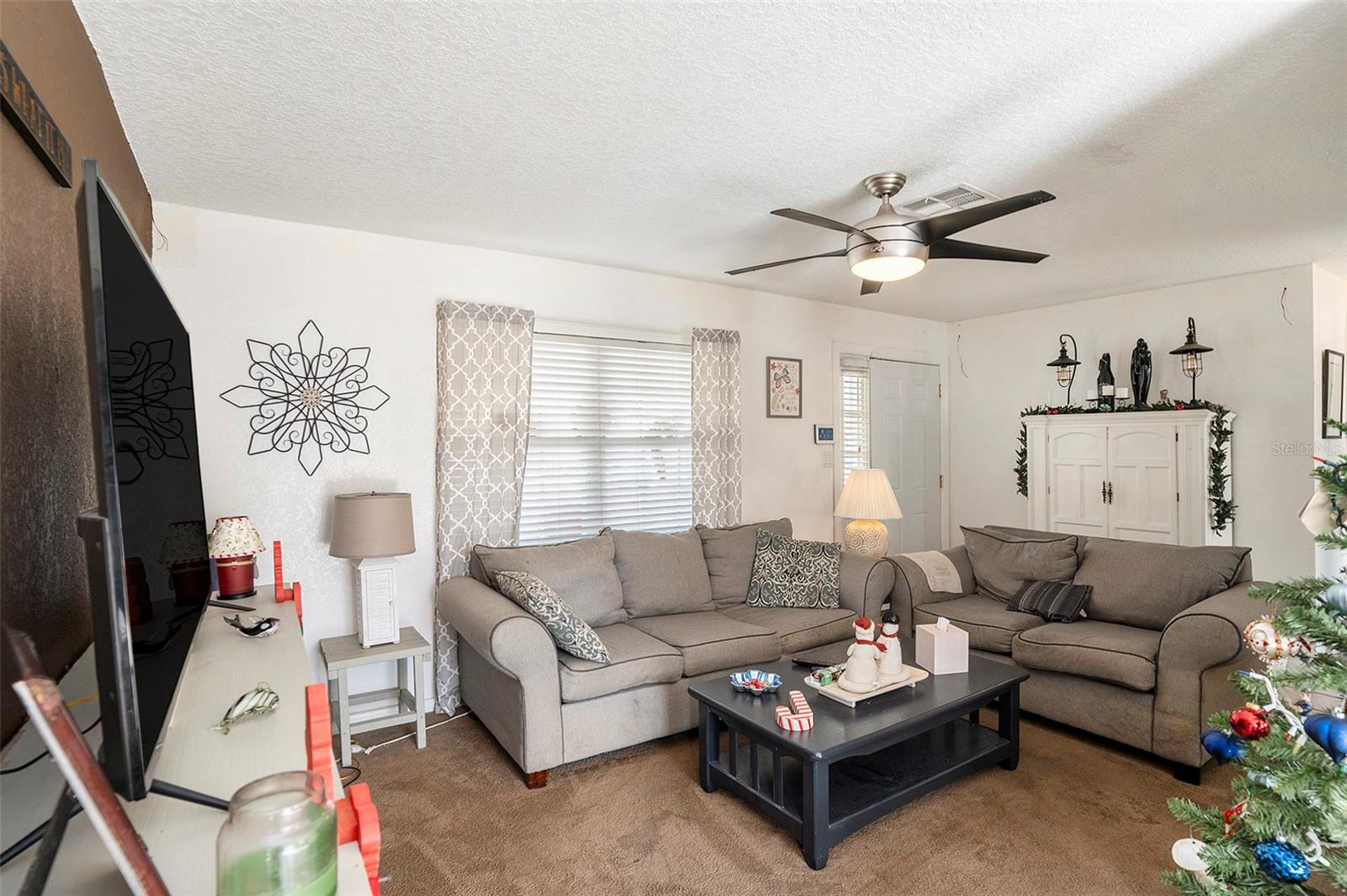 THE LAKES - Residential