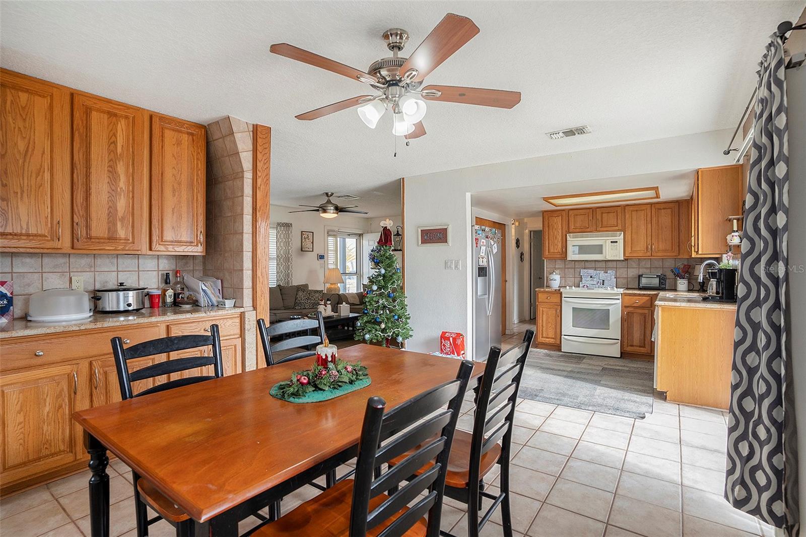 THE LAKES - Residential