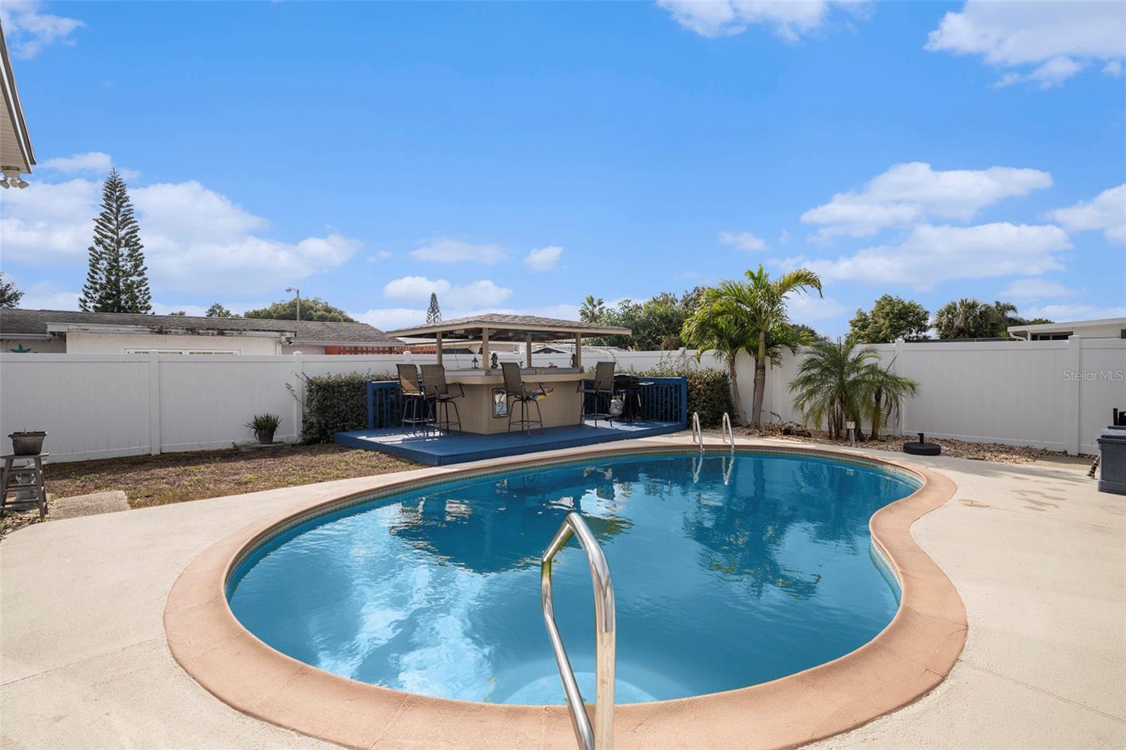 THE LAKES - Residential