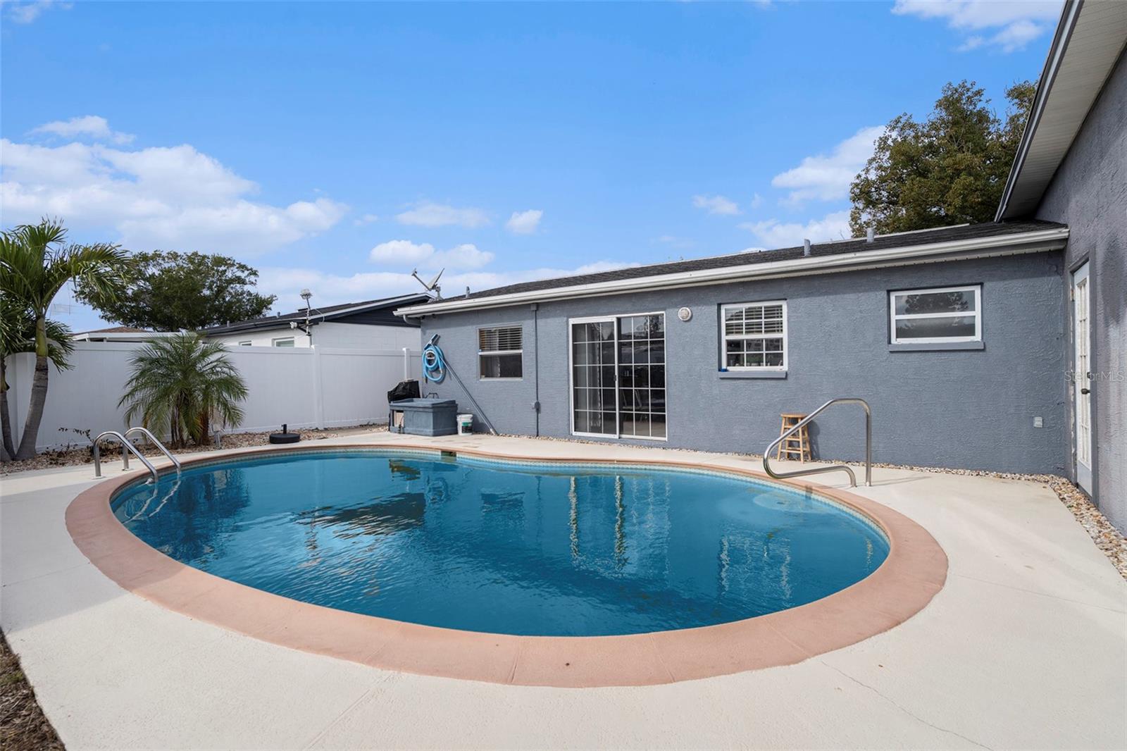 THE LAKES - Residential