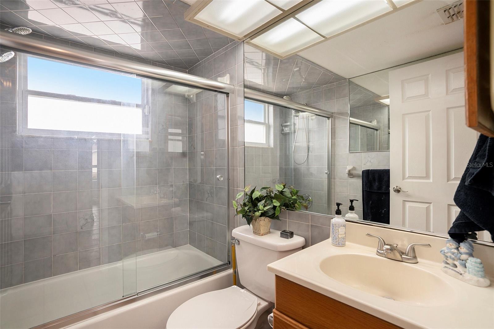 THE LAKES - Residential