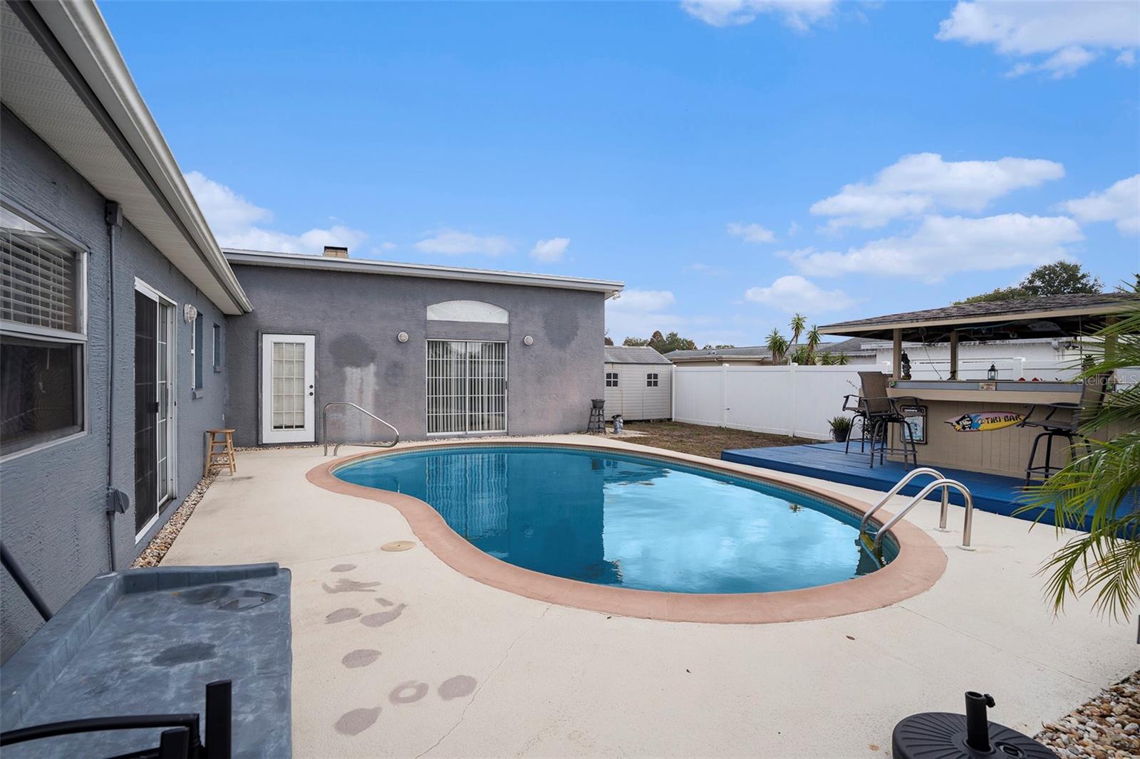 THE LAKES - Residential