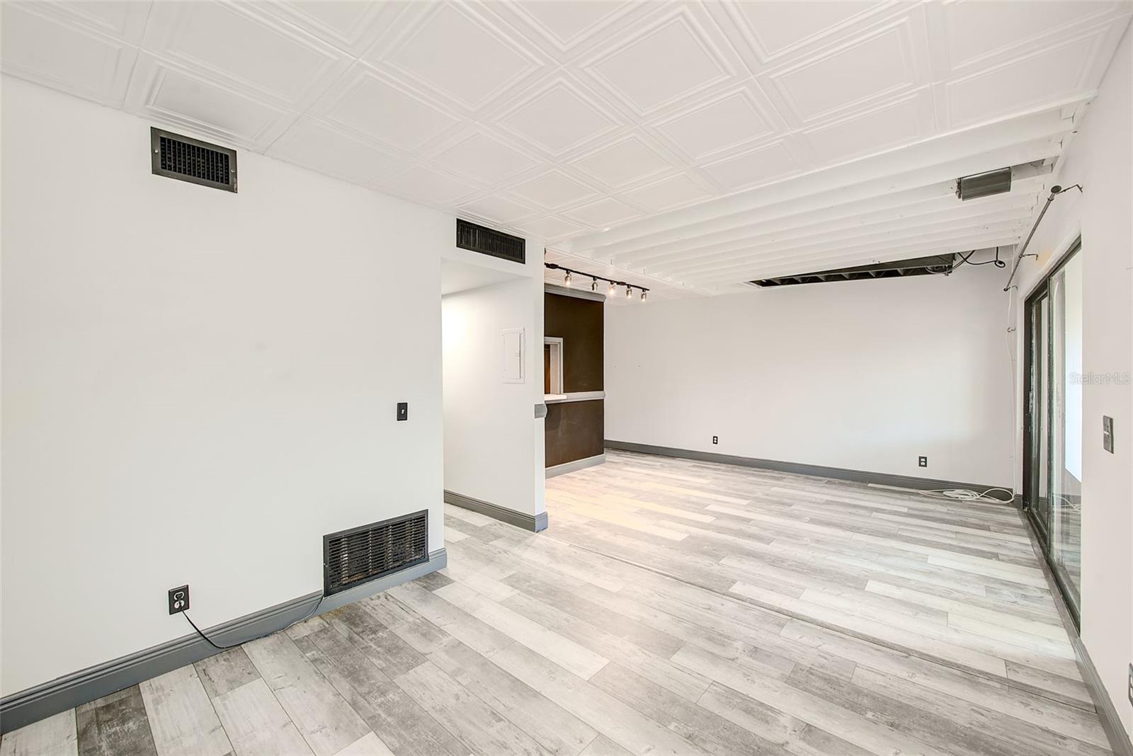 CARROLLBROOK LAKESIDE CONDOMIN - Residential