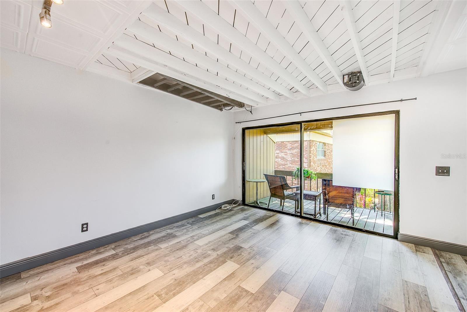 CARROLLBROOK LAKESIDE CONDOMIN - Residential