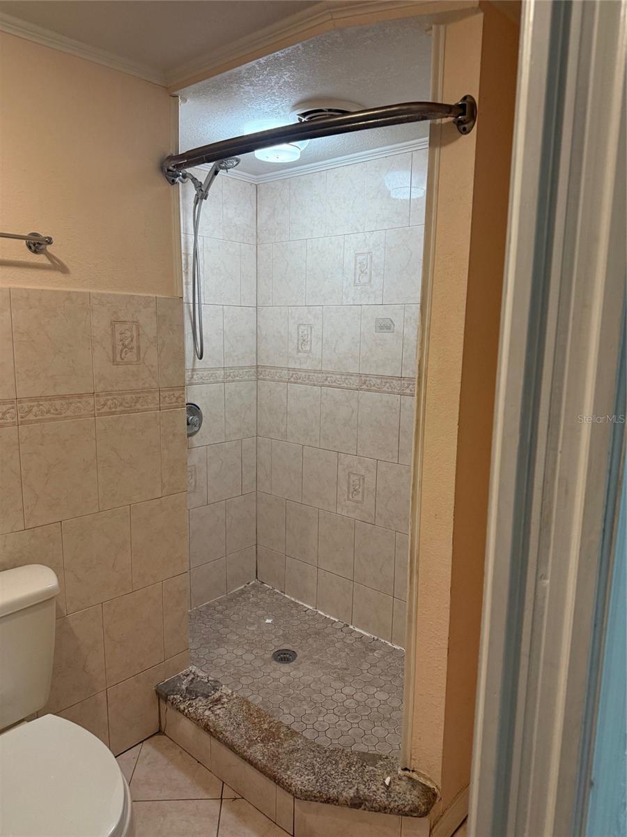 LAKE HARRIET ESTATES - Residential Lease