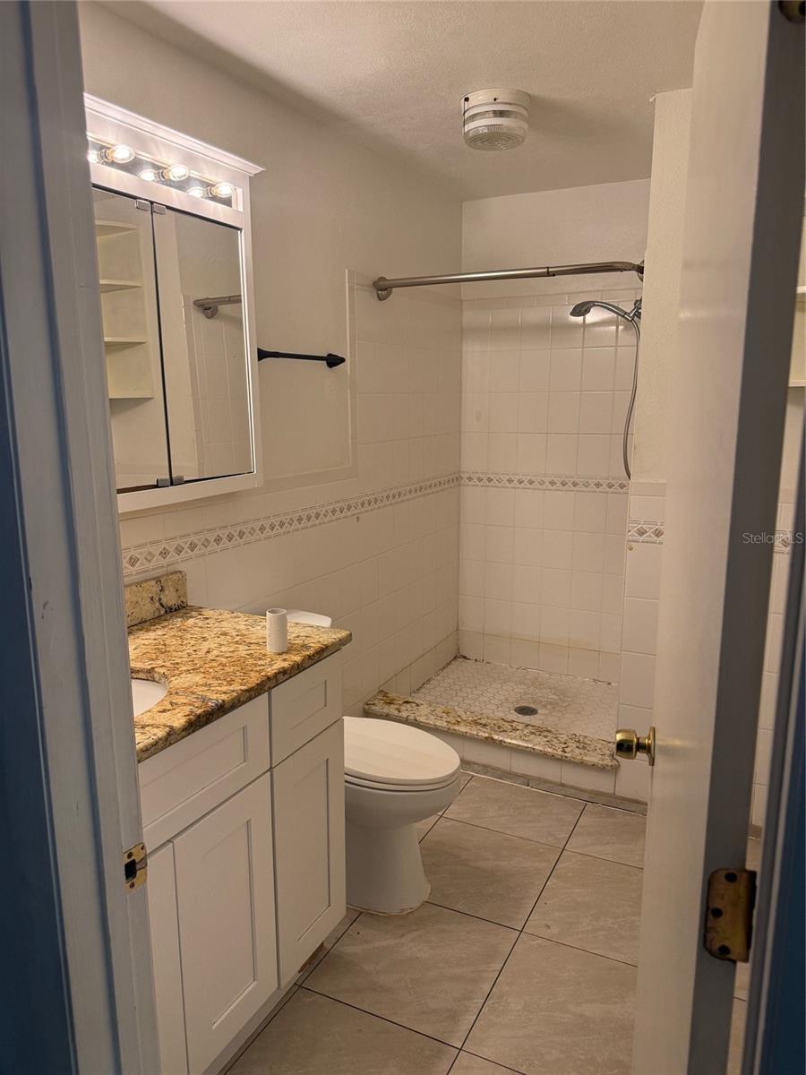 LAKE HARRIET ESTATES - Residential Lease