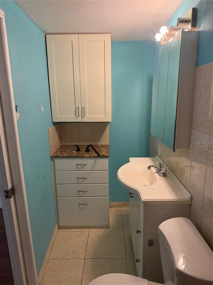 LAKE HARRIET ESTATES - Residential Lease