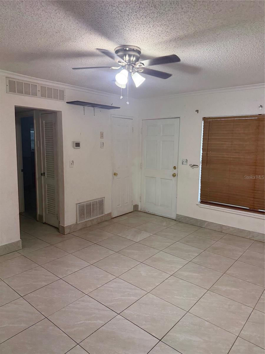 LAKE HARRIET ESTATES - Residential Lease