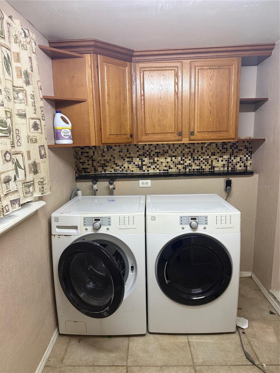 LAKE HARRIET ESTATES - Residential Lease