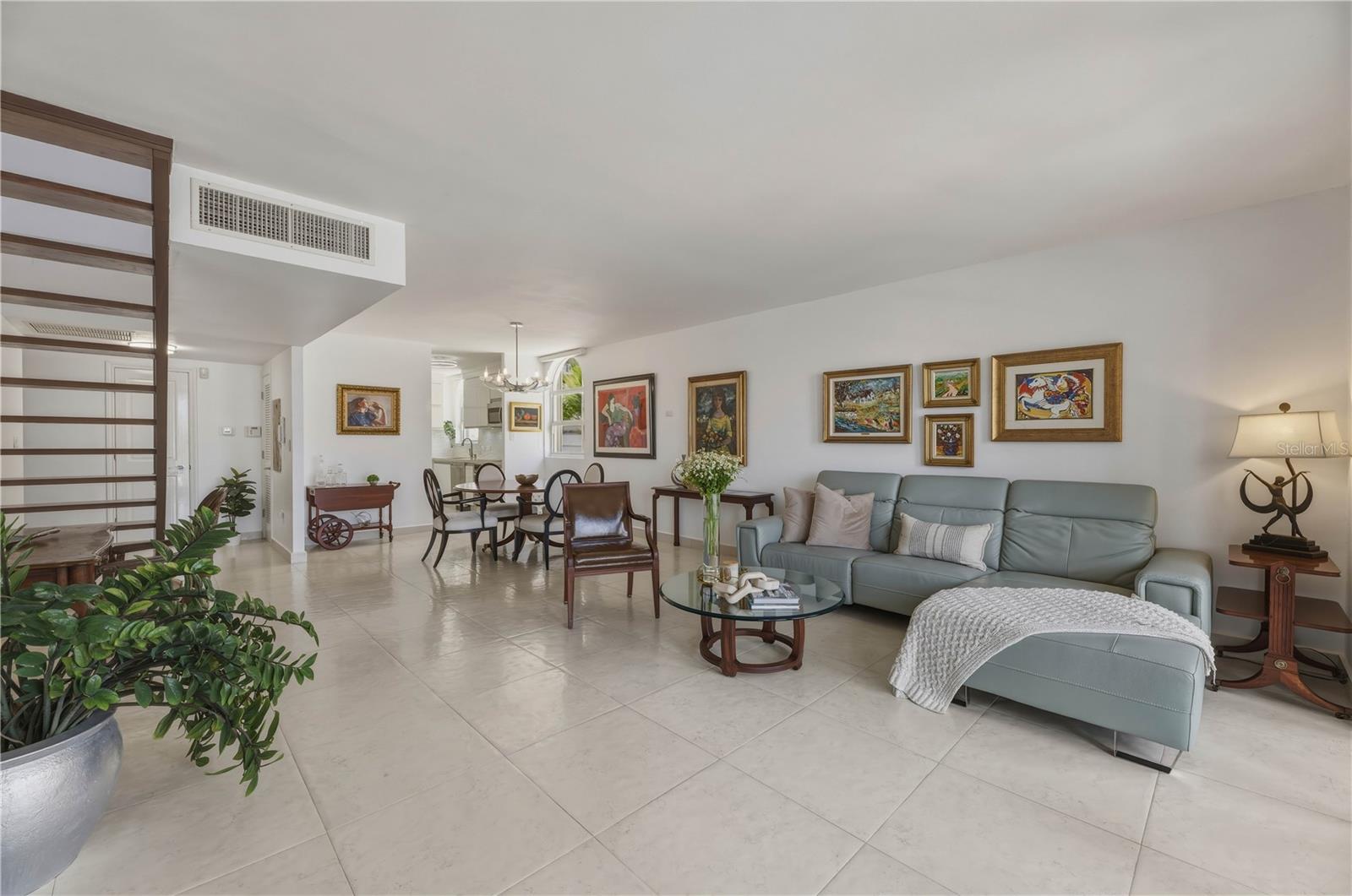 16 CARRION COURT 24