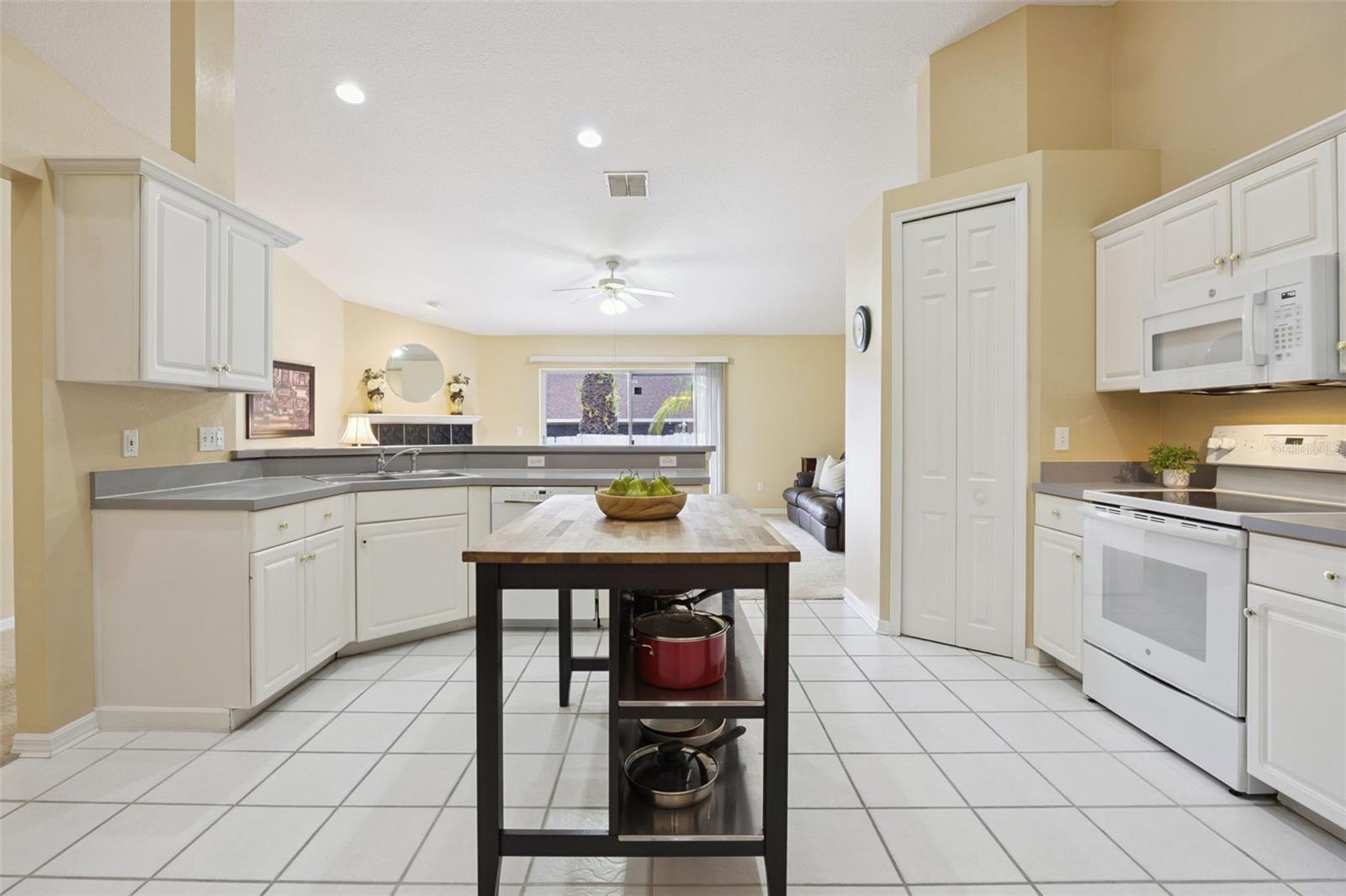 ISLAND POINTE SUB - Residential